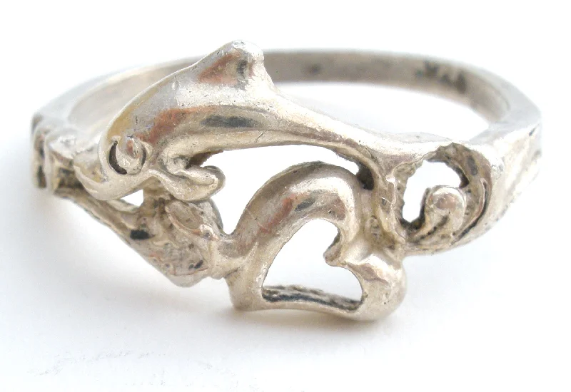 Women's rings textured-band-Dolphin Heart Ring In Sterling Silver Size 8