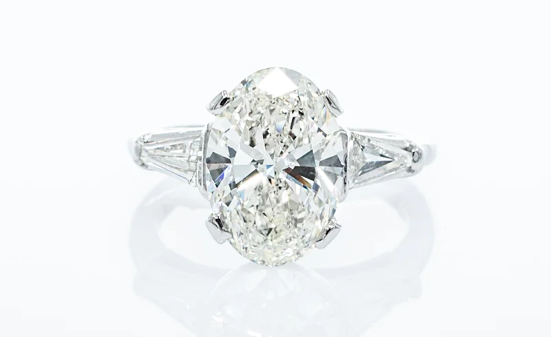 Ladies 3 Karat Oval Diamond Engagement Ring