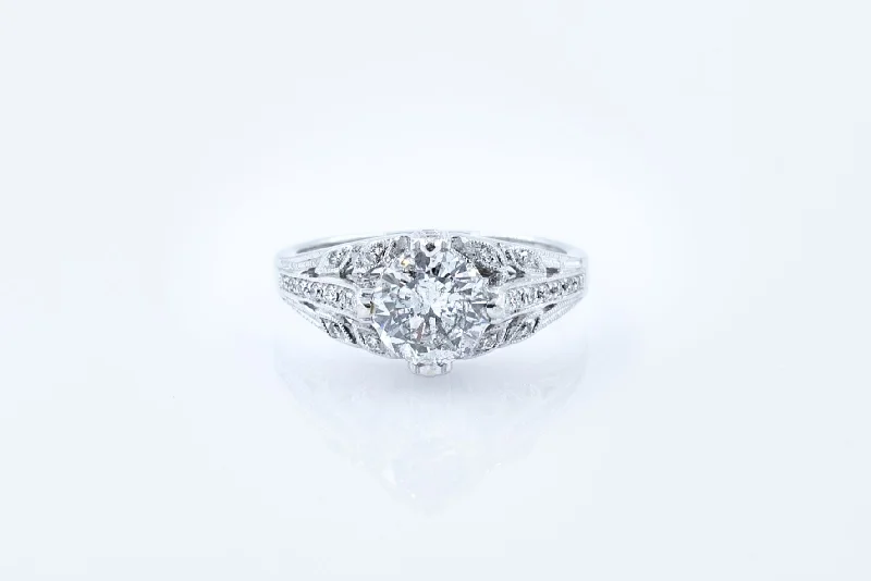 1.33 ct Round Brilliant Cut Vintage-Style Diamond Engagement Ring 18k