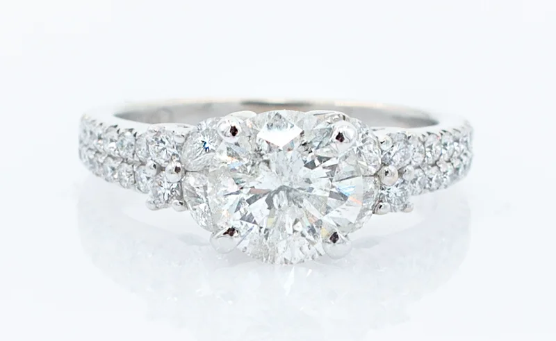 Lady's Diamond Engagement Ring.