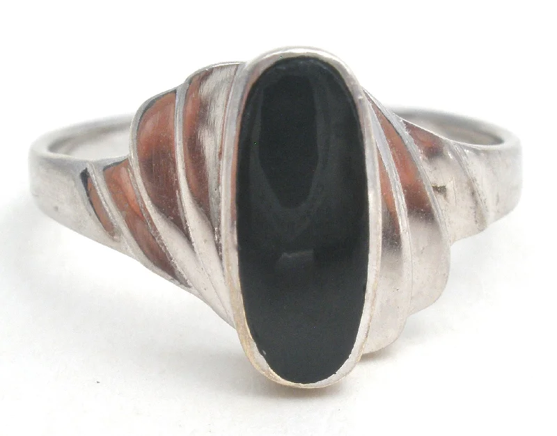 Women's rings sleek-Sterling Silver Black Onyx Ring Size 8